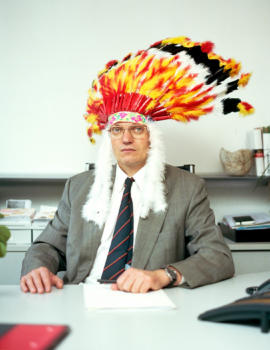 Chief chief-neon-häuptling-office-boss-tom-huber